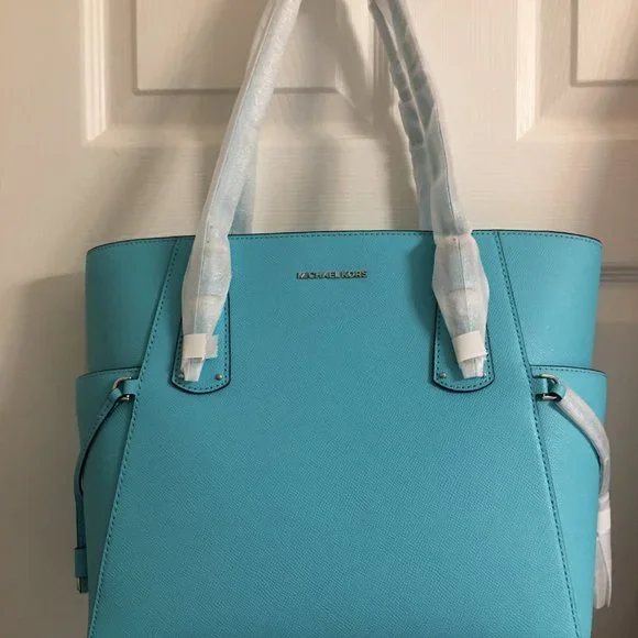 Michael Kors LEATHER Ocean Blue Voyager Shoulder Bag - Showstopper